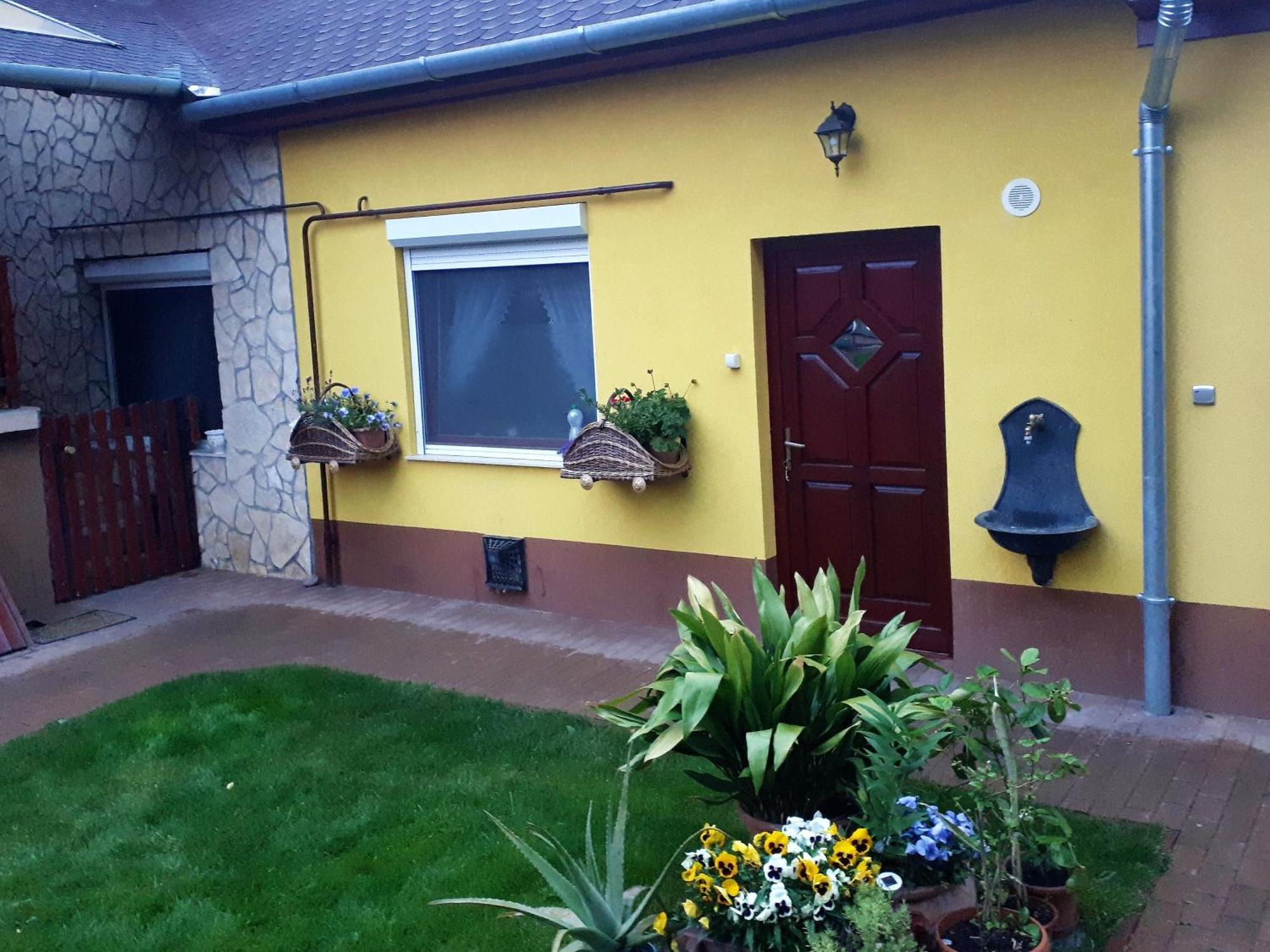 Airport Apartment Vecses